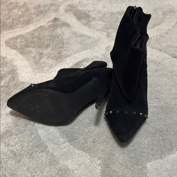 Steve Madden Black Heeled Booties with Pointed Toe - Picture 3 of 5